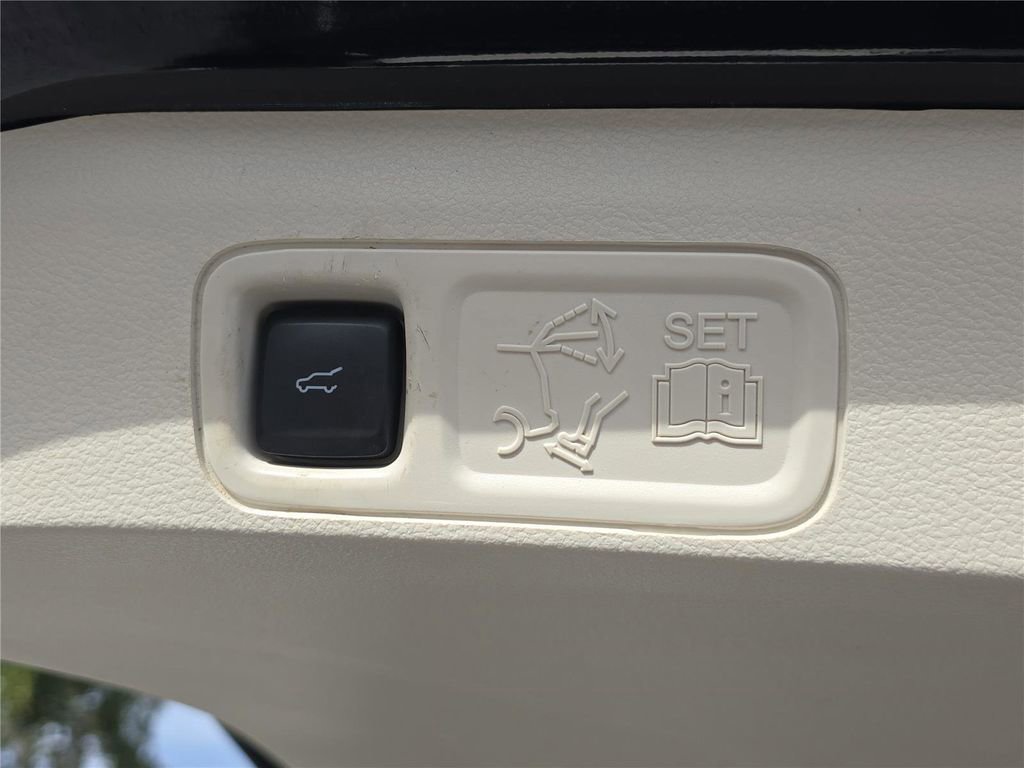 Used 2023 Lincoln Navigator Black Label image 10