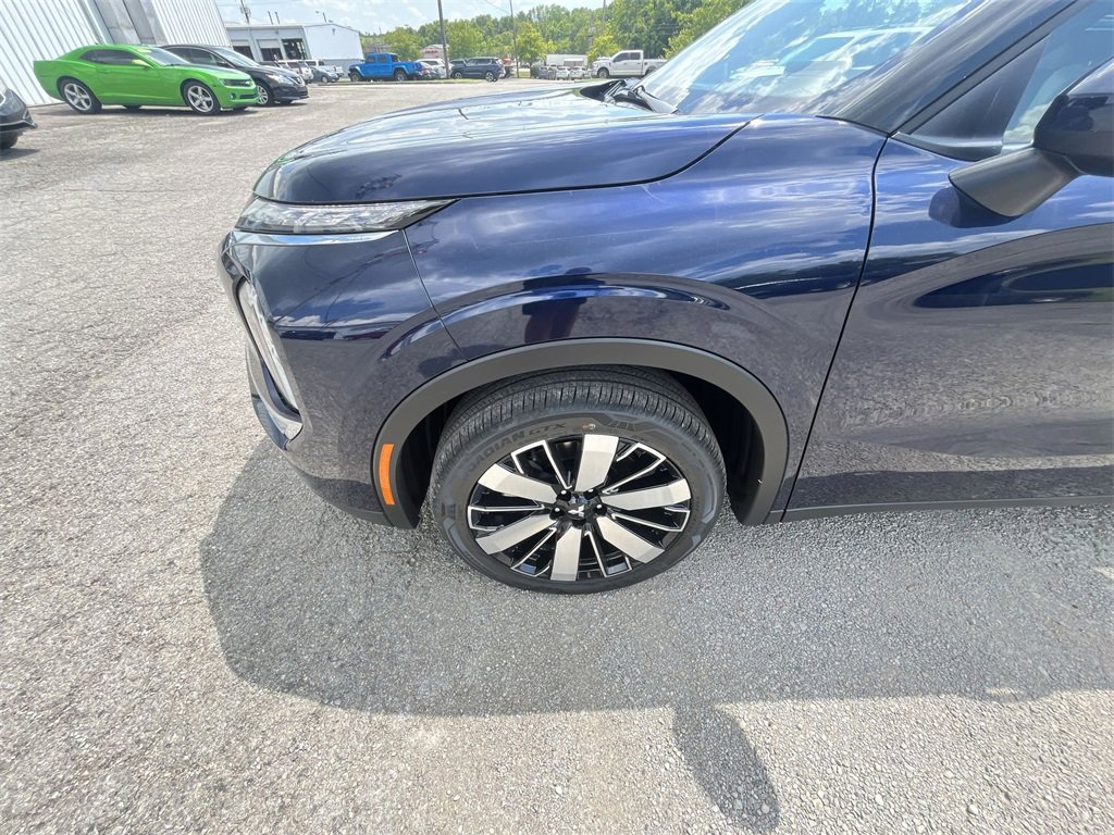 New 2025 Mitsubishi Outlander SE image 10