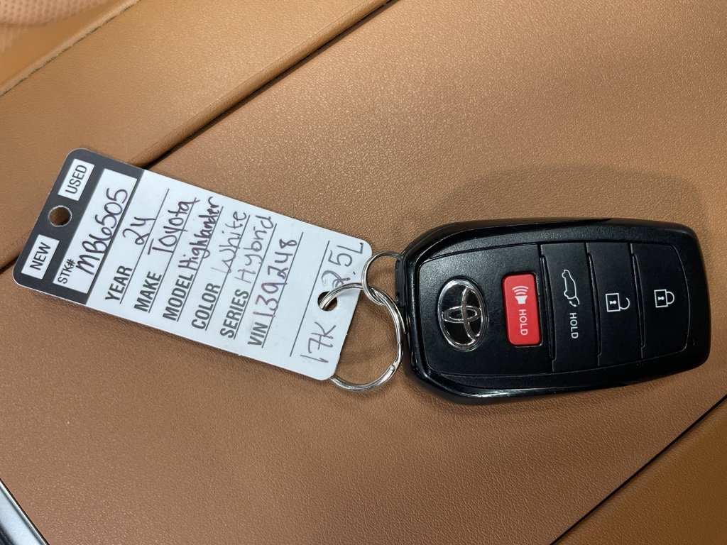 Used 2024 Toyota Highlander Platinum image 47