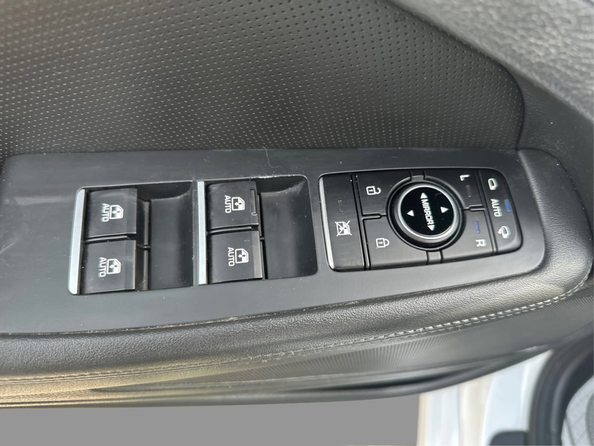 Used 2017 Genesis G80 3.8 w/ Option Group 03 AWD/4WD image 33