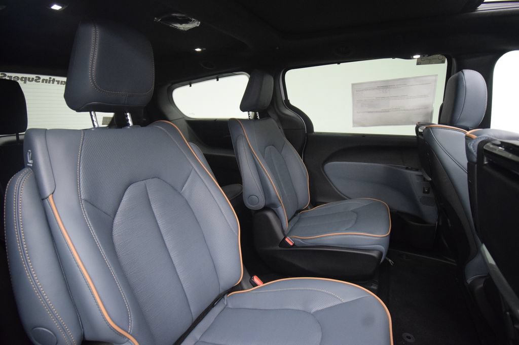 New 2027 Chrysler Pacifica Pinnacle FWD image 20