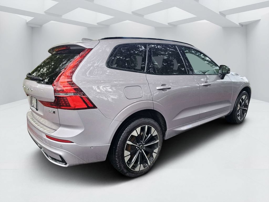 Certified 2026 Volvo XC60 B5 Plus AWD/4WD image 3