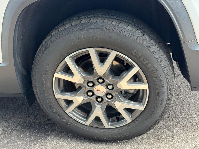 Used 2023 GMC Acadia SLE w/ Driver Convenience Package image 7