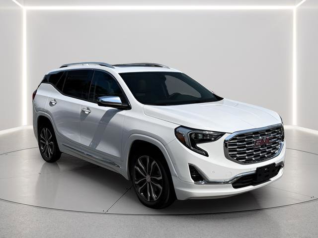 Used 2020 GMC Terrain Denali w/ Denali Premium Package FWD image 7