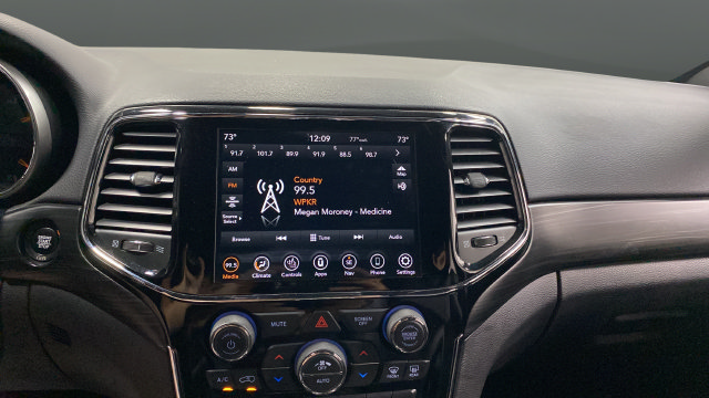 Used 2020 Jeep Grand Cherokee Altitude AWD/4WD image 14