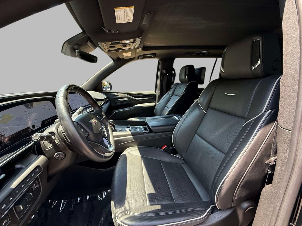 Used 2024 Cadillac Escalade ESV Sport w/ LPO, ONYX Package AWD/4WD image 2