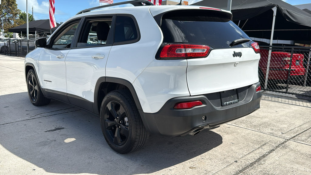 Used 2018 Jeep Cherokee Latitude FWD image 12