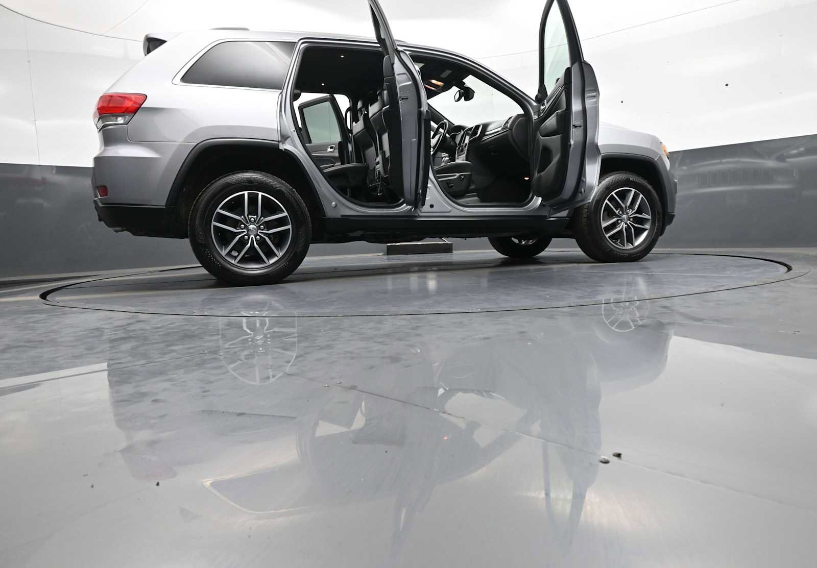 Used 2018 Jeep Grand Cherokee Limited AWD/4WD image 48