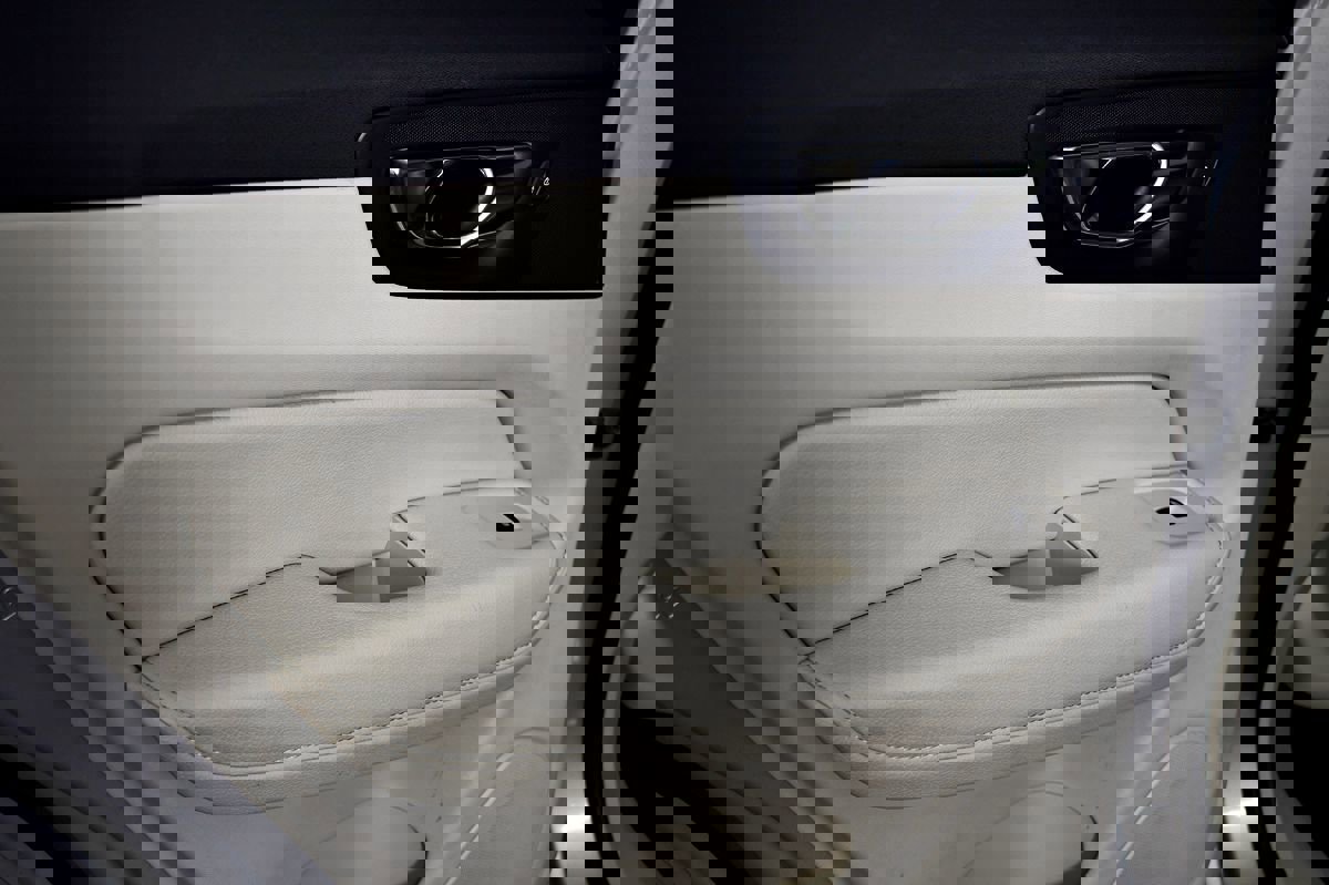 Used 2022 Volvo XC60 B5 Momentum image 35