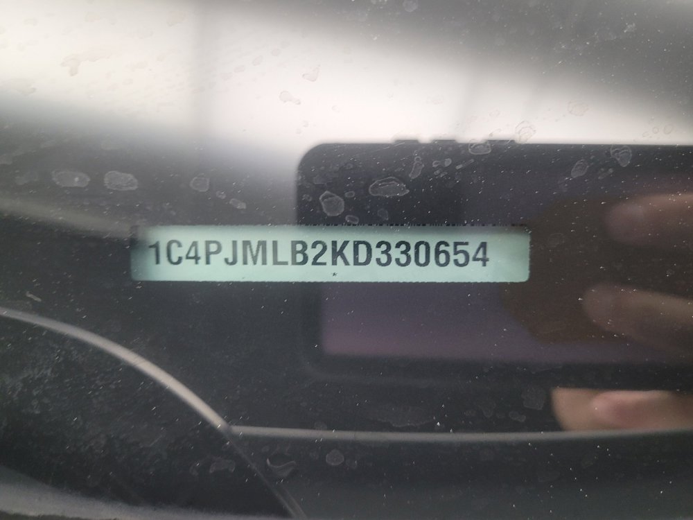 Used 2019 Jeep Cherokee Latitude Plus w/ Cold Weather Group AWD/4WD image 33
