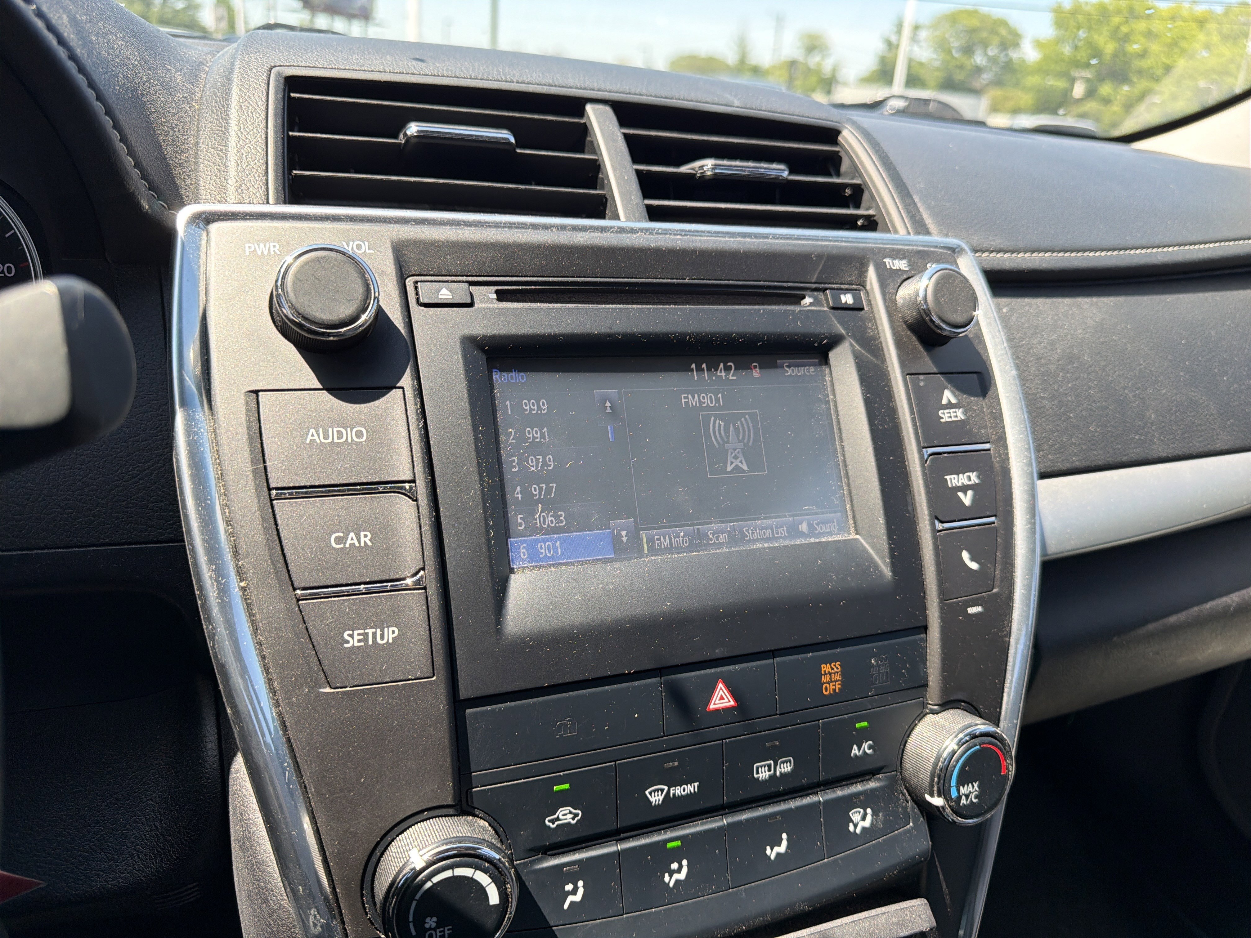 Used 2017 Toyota Camry SE w/ Moonroof Package FWD image 23