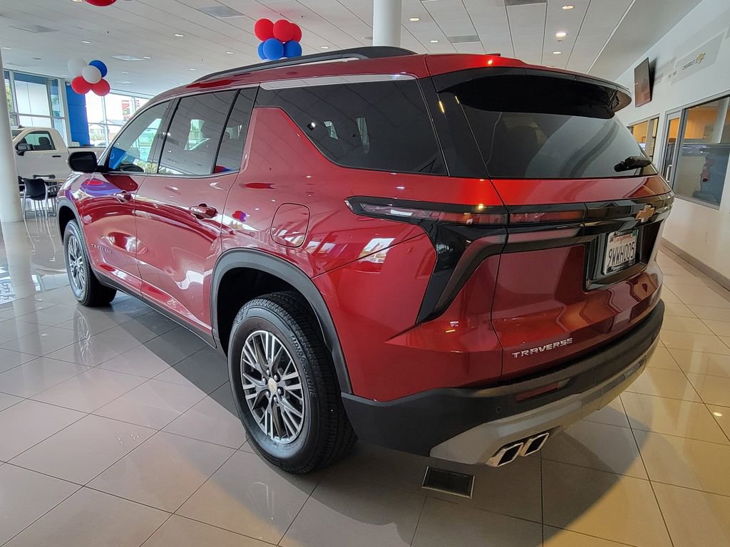 Used 2026 Chevrolet Traverse LT image 2