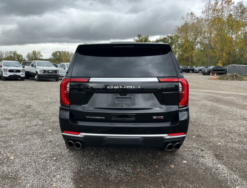 Used 2025 GMC Yukon Denali w/ Denali Reserve Package AWD/4WD image 8