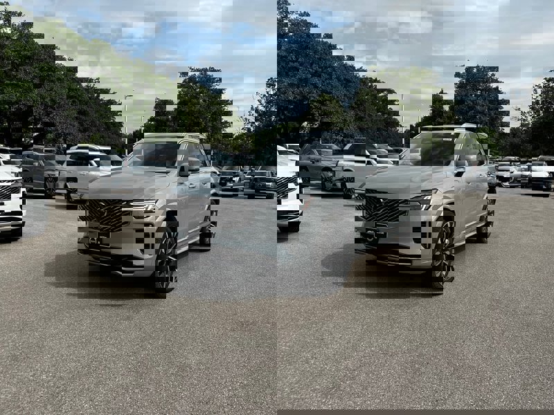 New 2025 Volvo XC90 T8 Core w/ Climate Package image 2