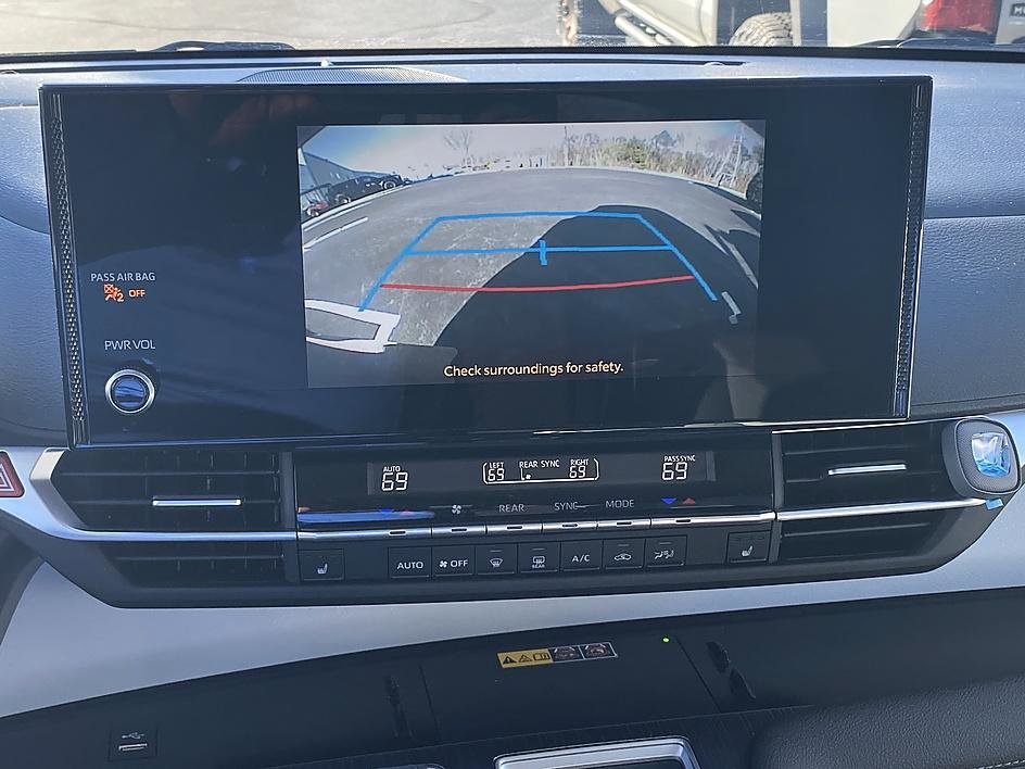 Certified 2025 Toyota Sienna XLE image 14