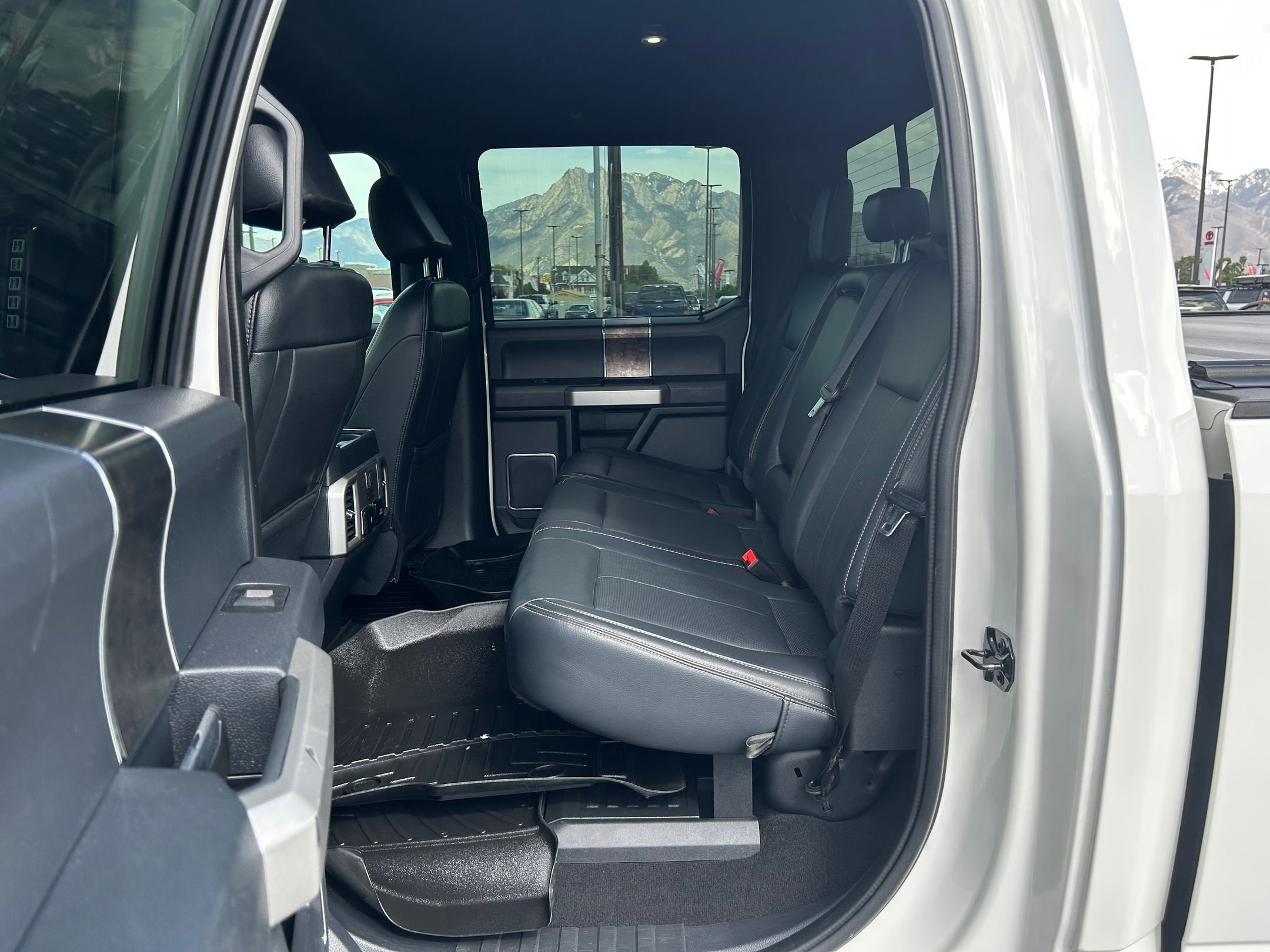 Used 2022 Ford F350 Lariat w/ Lariat Ultimate Package AWD/4WD image 27