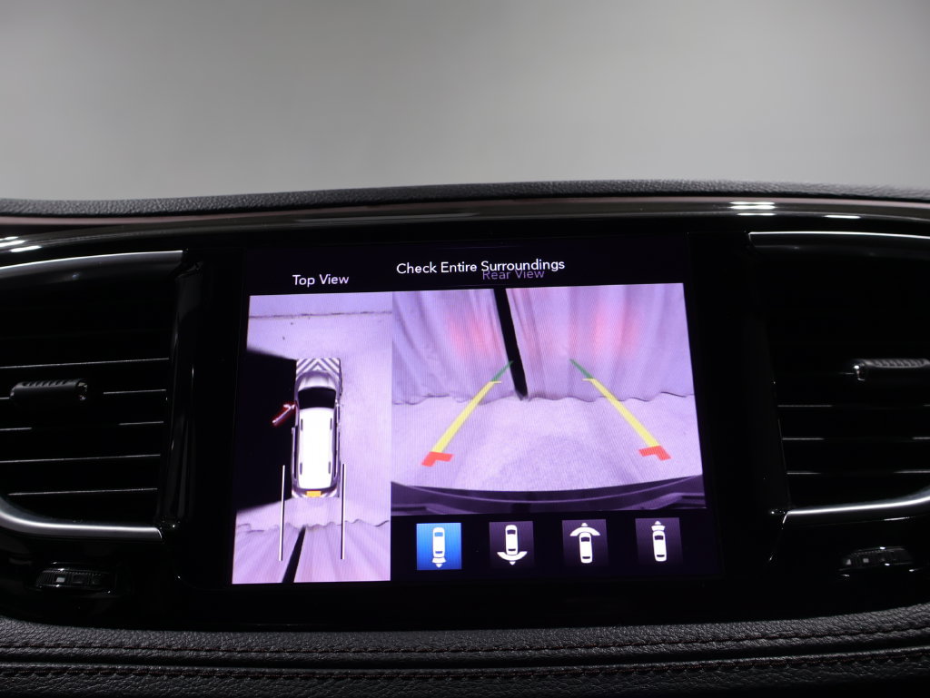 Used 2020 Chrysler Pacifica Limited FWD image 27