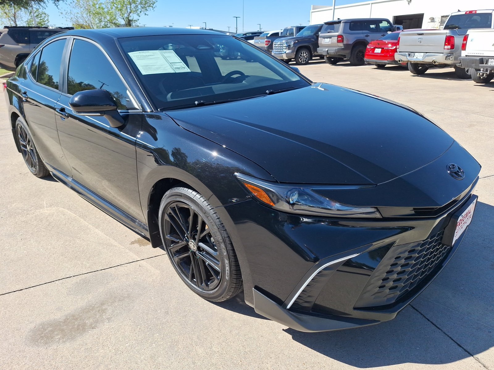 Used 2025 Toyota Camry SE w/ Convenience Package FWD image 8