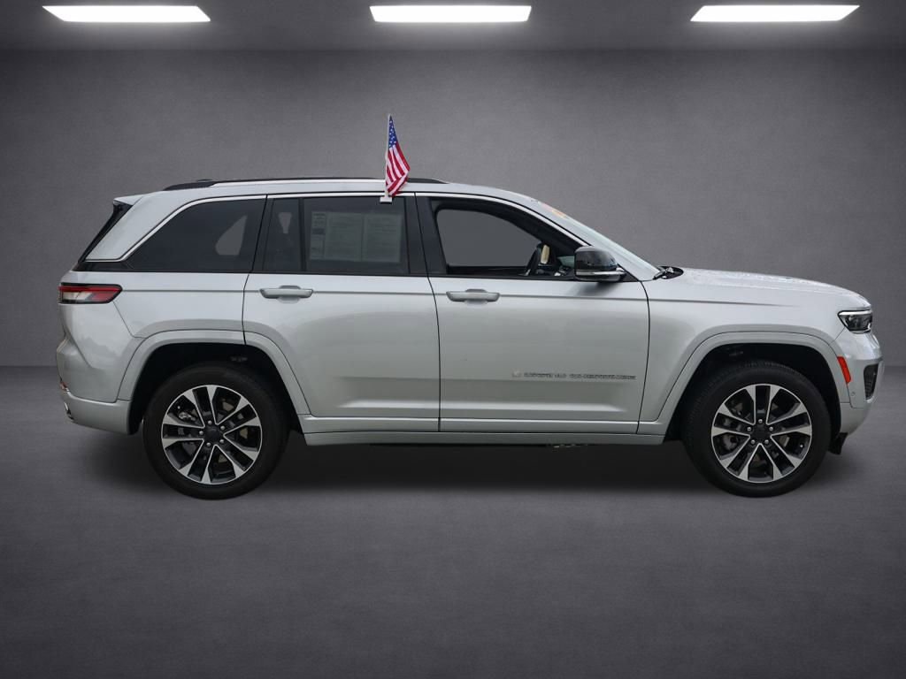 Used 2024 Jeep Grand Cherokee Overland w/ Luxury Tech Group IV image 3