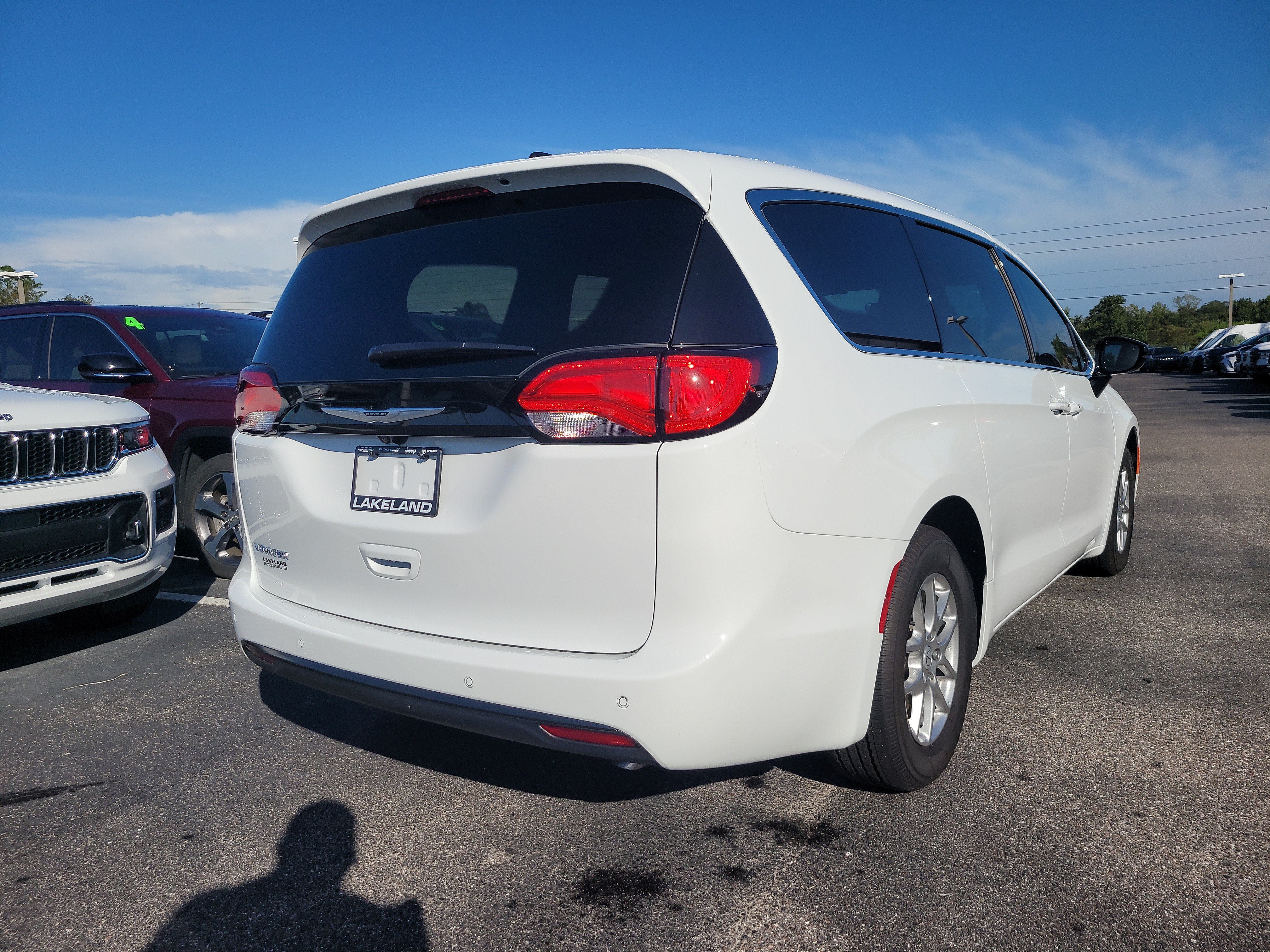 Used 2026 Chrysler Voyager LX FWD image 4