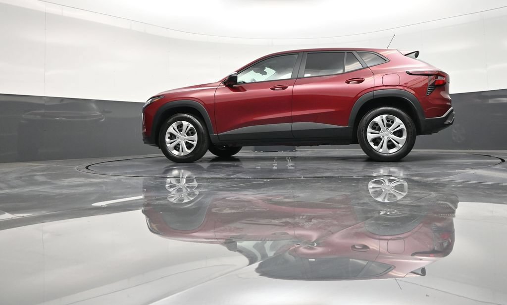 Used 2025 Chevrolet Trax LS FWD image 23