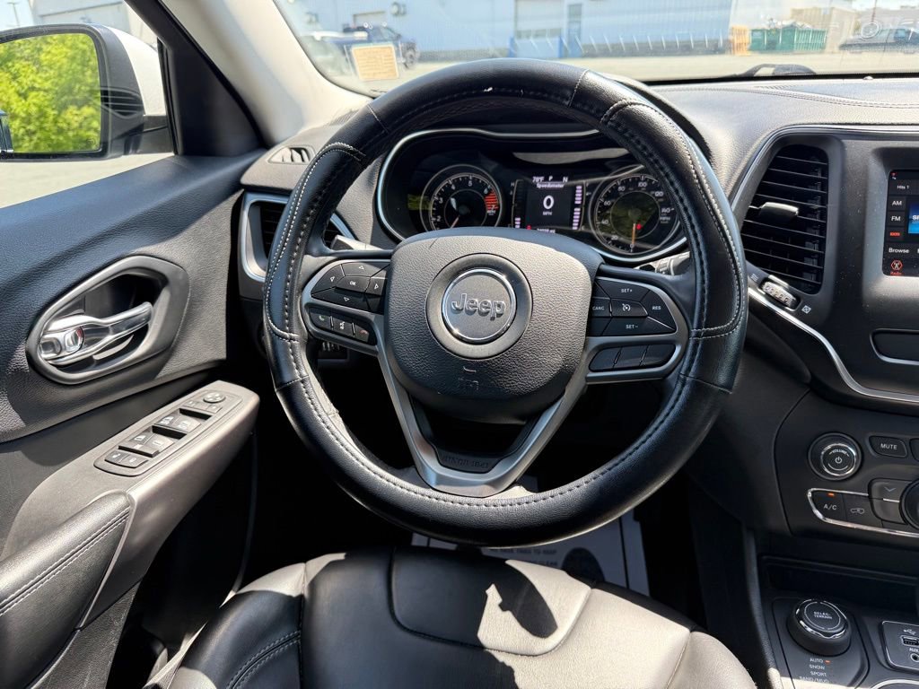 Used 2019 Jeep Cherokee Latitude Plus AWD/4WD image 14