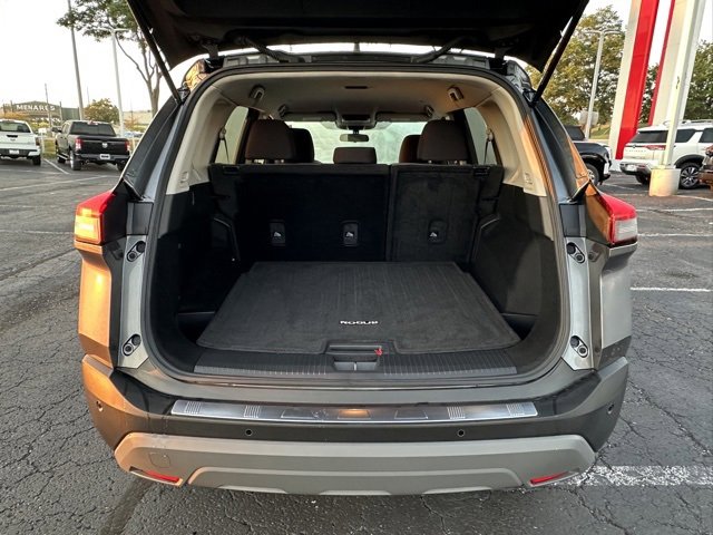 Used 2023 Nissan Rogue SV image 14