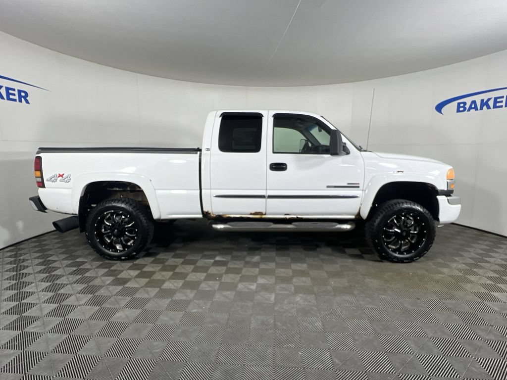 Used 2005 GMC Sierra 2500 SLE w/ Heavy-Duty Power Package AWD/4WD image 10
