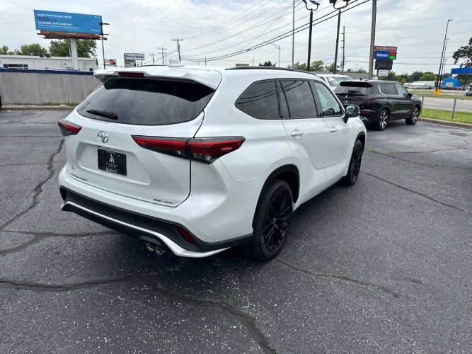 Used 2023 Toyota Highlander XSE AWD/4WD image 5