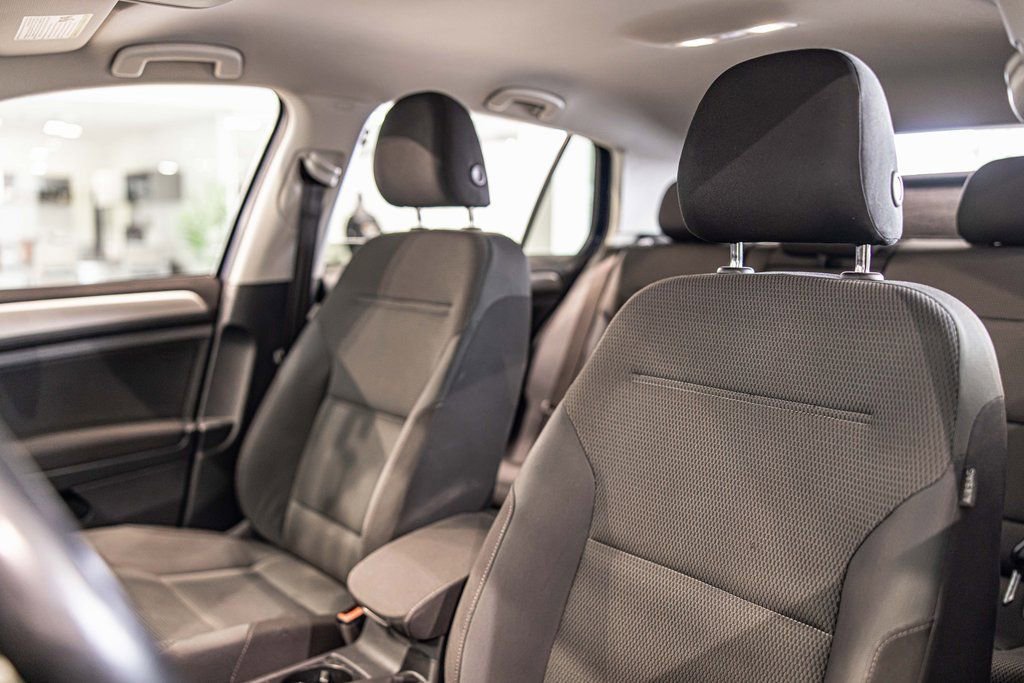 Used 2016 Volkswagen Golf S image 16