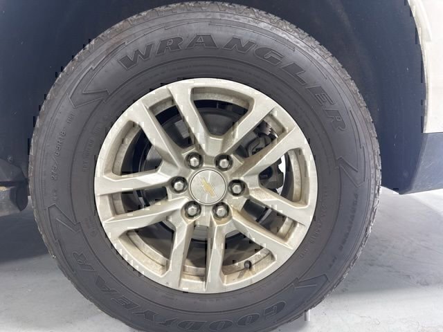 Used 2023 Chevrolet Suburban LT RWD image 9