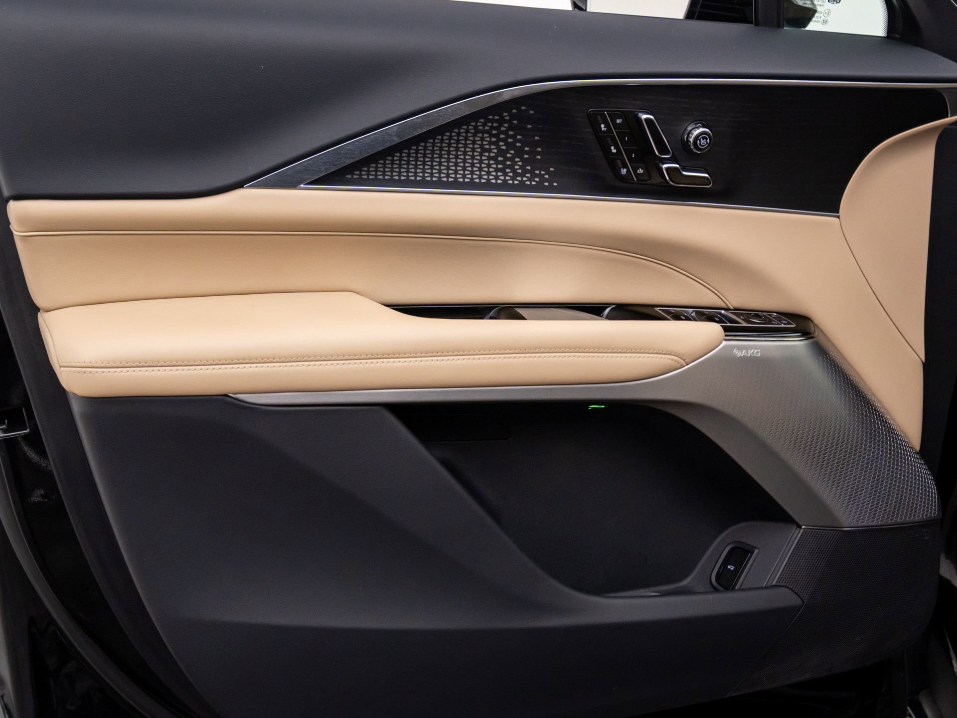 Certified 2025 Cadillac Lyriq Luxury image 15