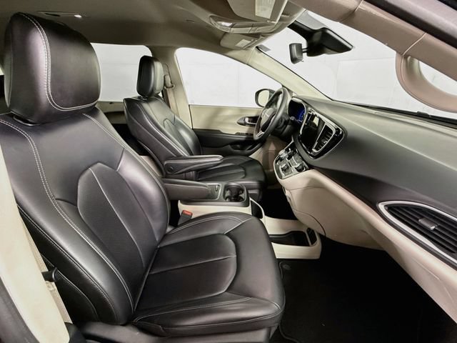 Used 2023 Chrysler Pacifica Touring-L FWD image 32
