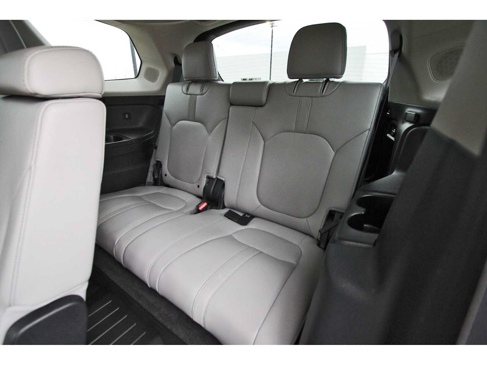Used 2025 Honda Pilot Touring image 13
