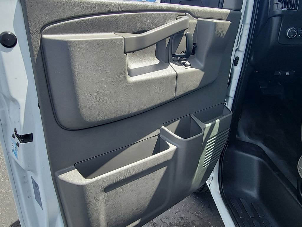 Used 2021 Chevrolet Express 3500 w/ Power Convenience Package RWD image 18