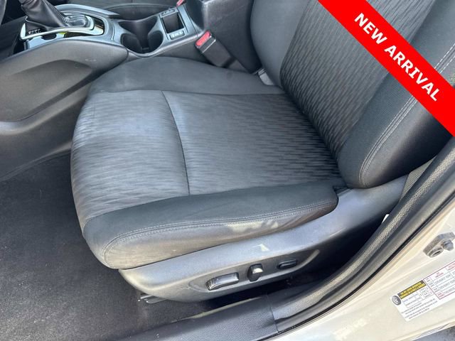 Used 2020 Nissan Rogue SV image 15