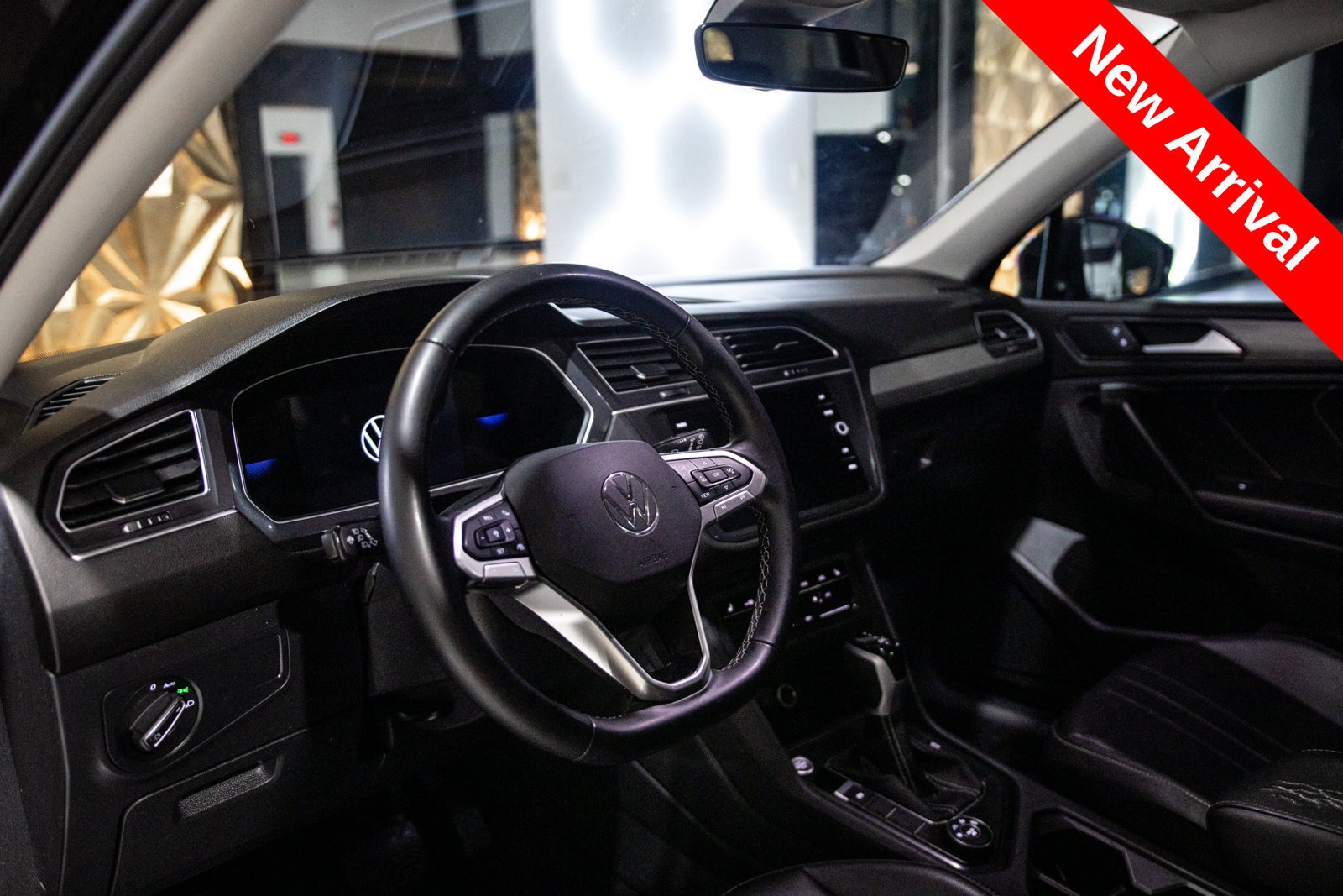 Used 2024 Volkswagen Tiguan SE AWD/4WD image 10