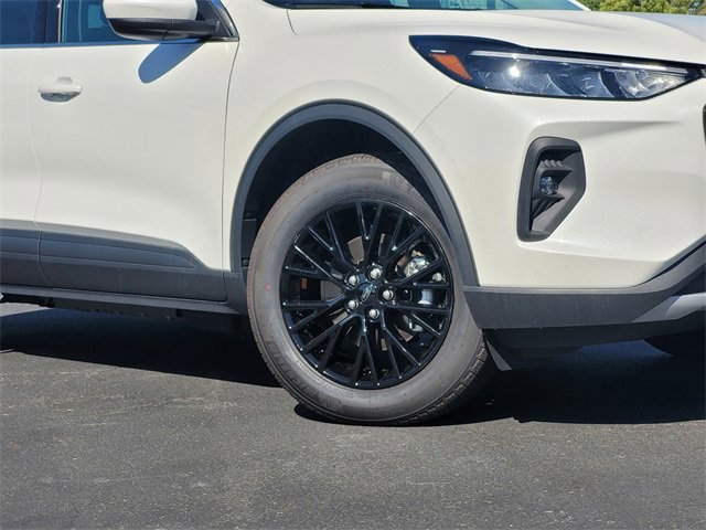 New 2025 Ford Escape SE image 2