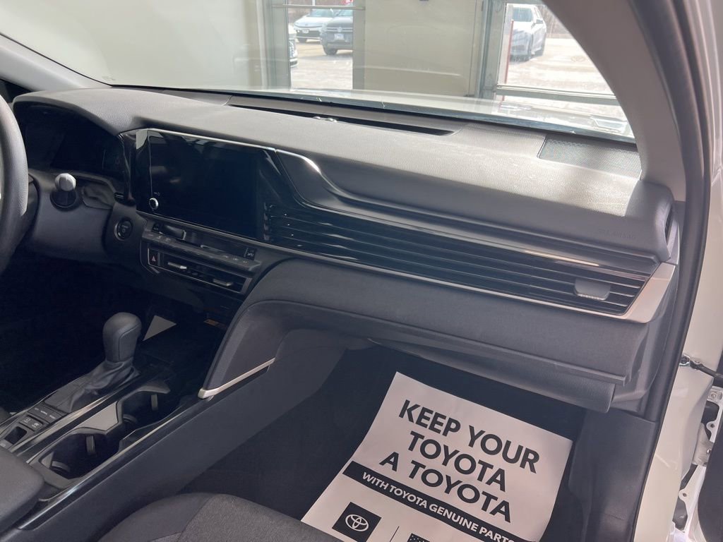 Used 2025 Toyota Camry LE image 21