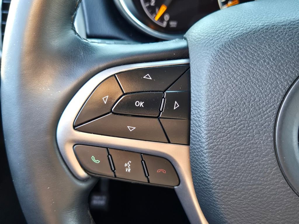 Used 2021 Jeep Grand Cherokee Laredo X image 25