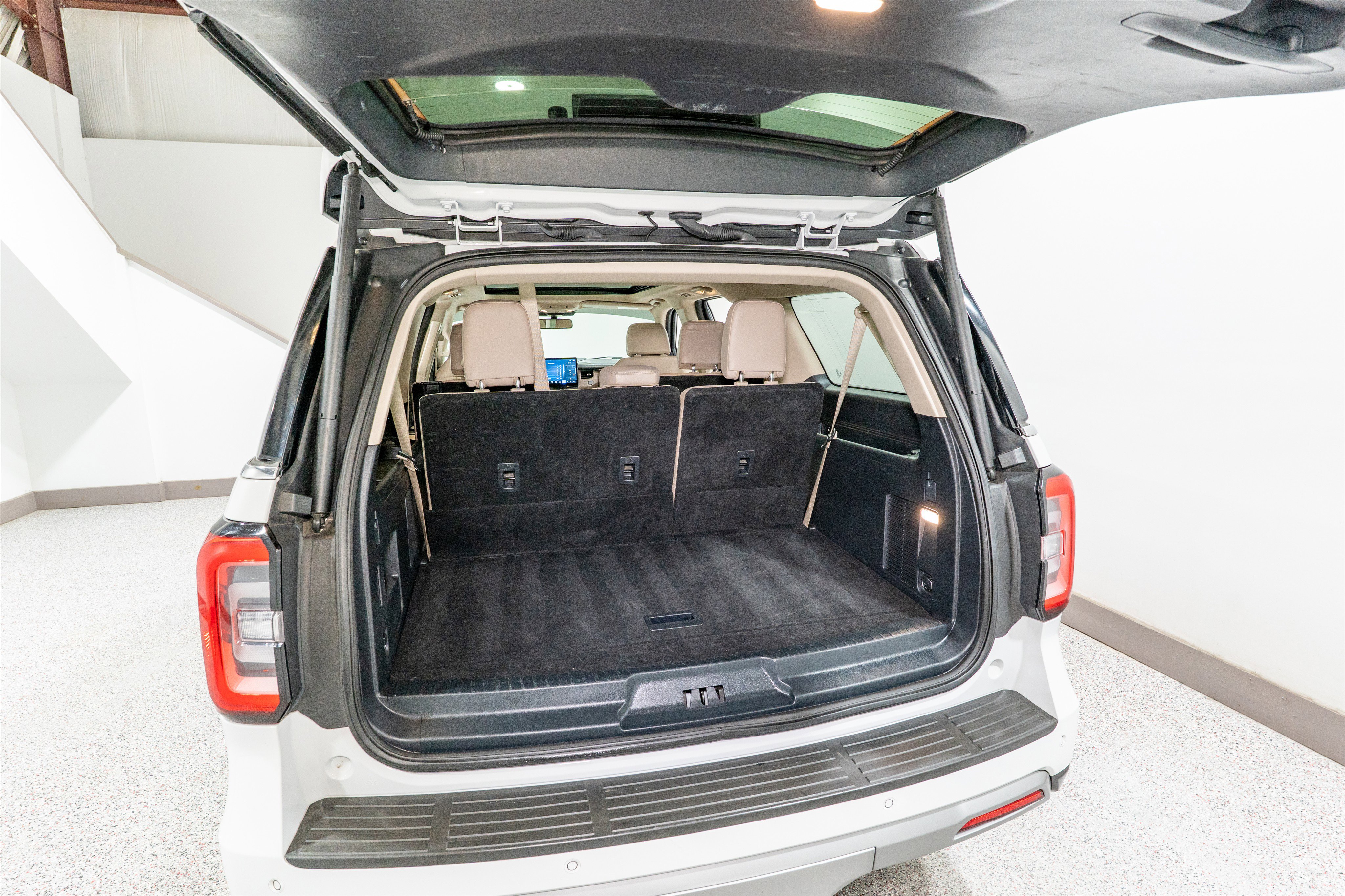 Used 2024 Ford Expedition Max Limited image 37