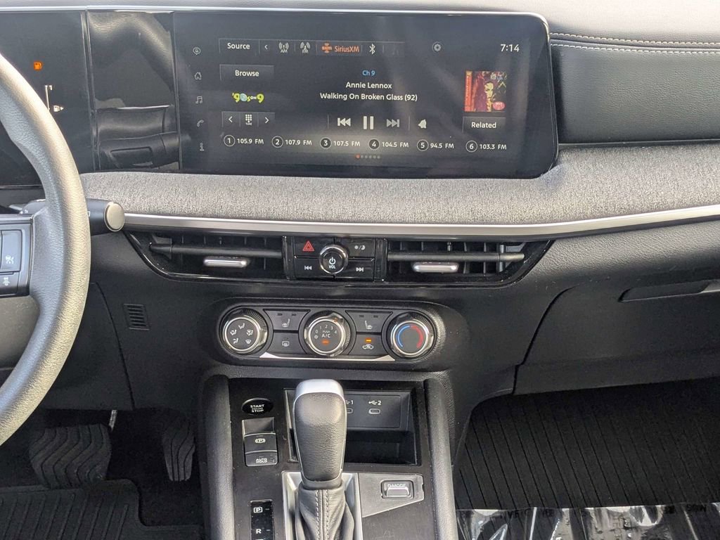 Used 2025 Nissan Kicks SV w/ SV Premium Package FWD image 18