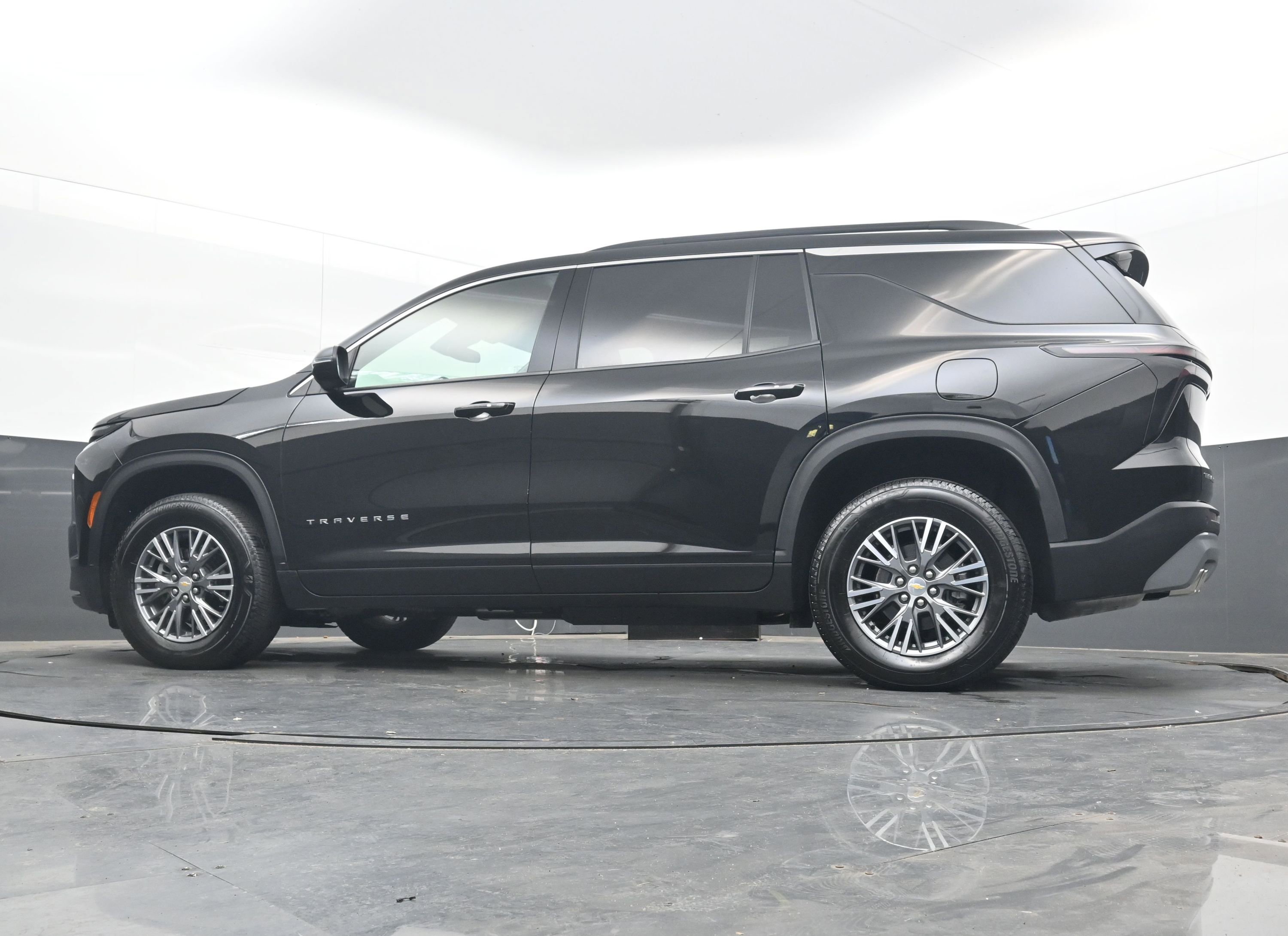 Certified 2025 Chevrolet Traverse LT image 28