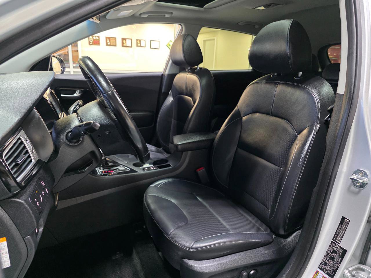 Used 2018 Kia Niro Touring image 14