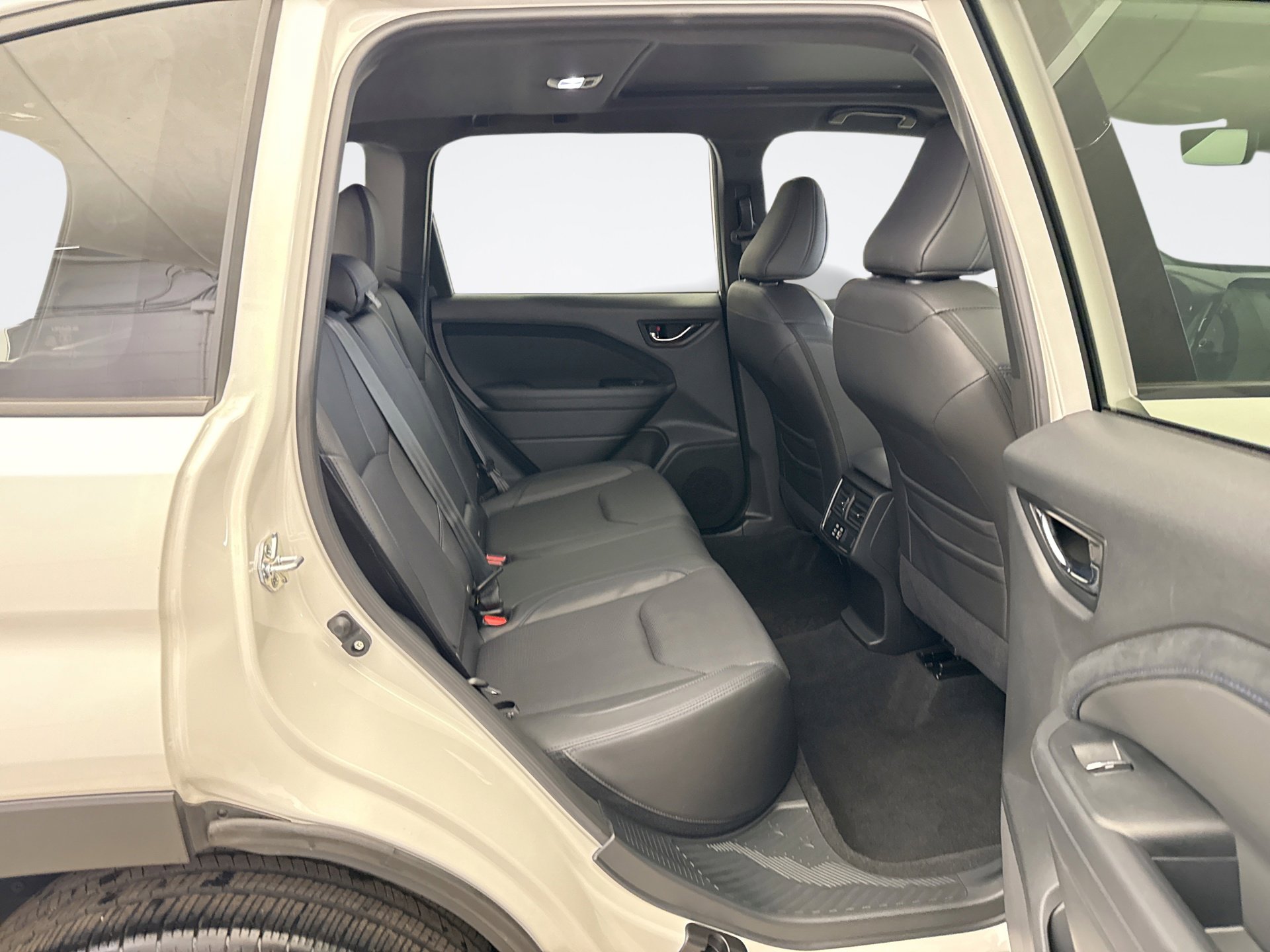 Used 2025 Subaru Forester Limited image 18