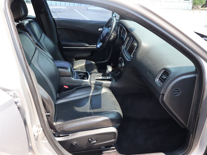 Used 2017 Dodge Charger SXT w/ Plus Group RWD image 9