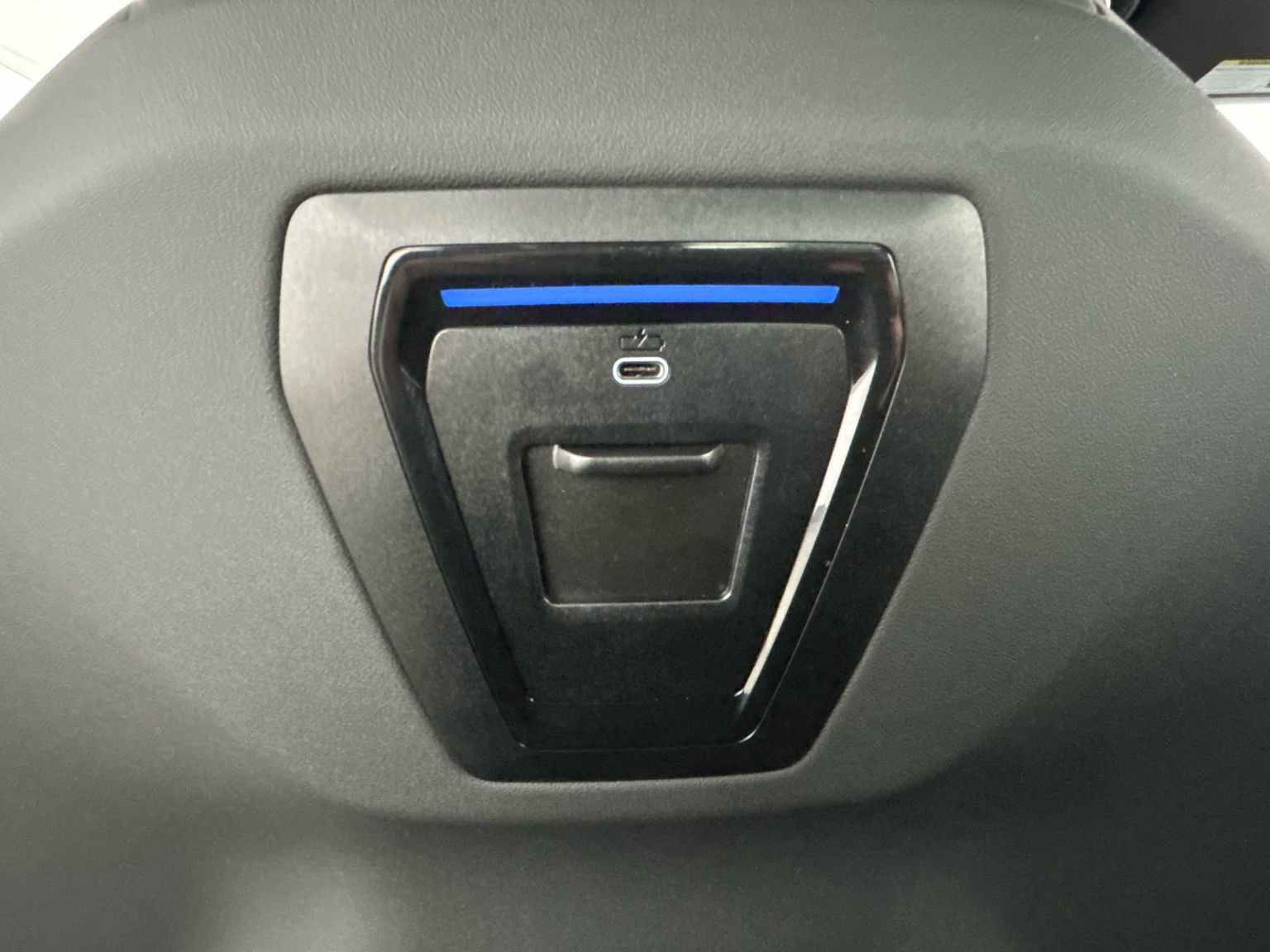 Used 2025 BMW 530i xDrive w/ Premium Package image 34