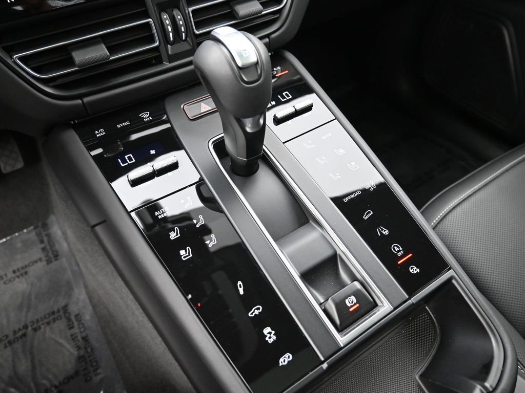 Certified 2025 Porsche Macan GTS image 21