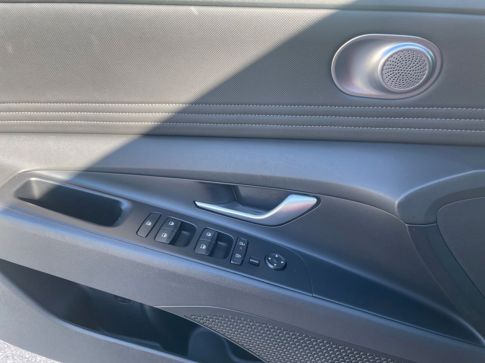 Used 2025 Hyundai Elantra SEL image 20