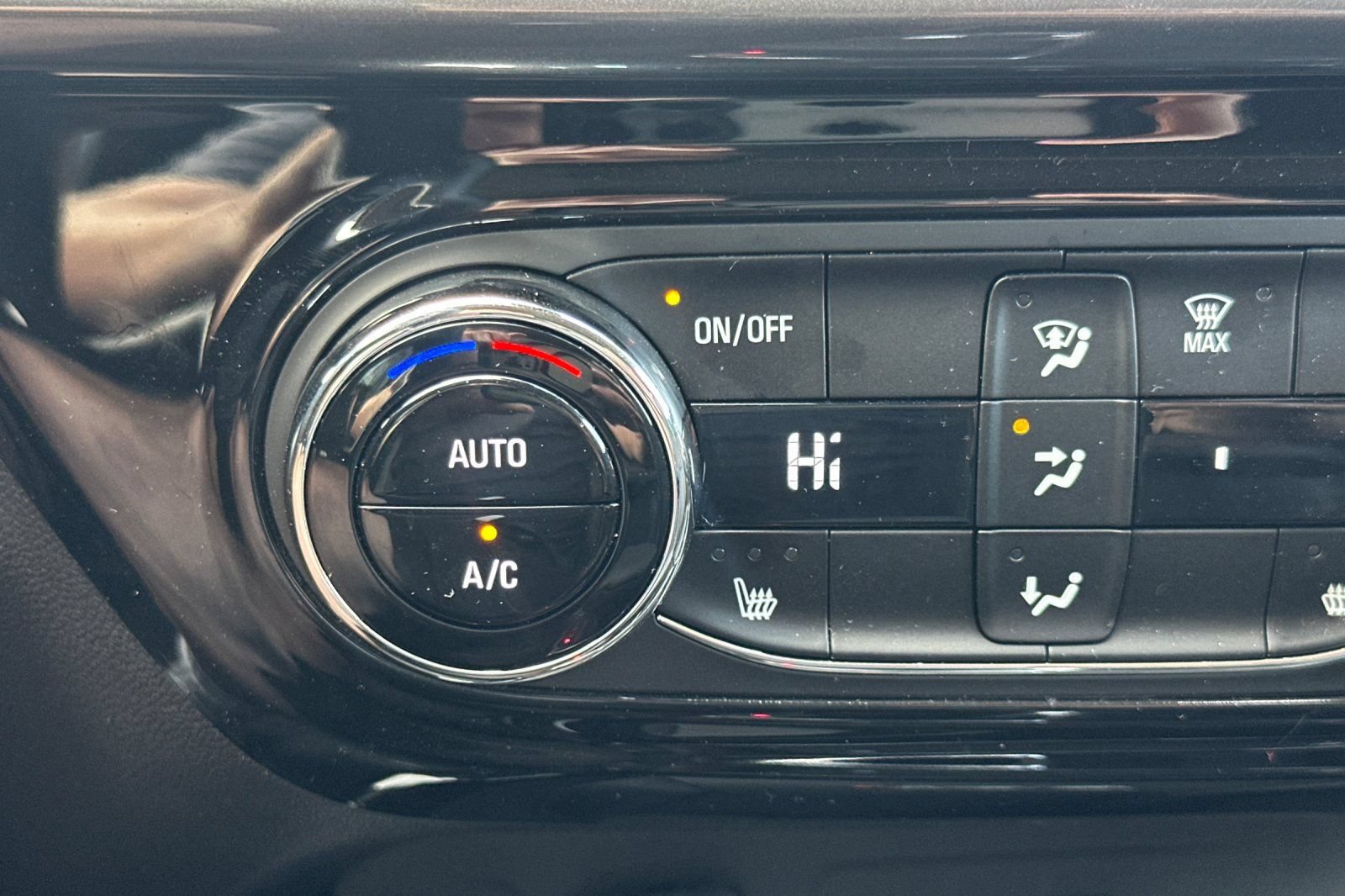 Used 2026 Chevrolet Trax ACTIV w/ Sunroof Package FWD image 28